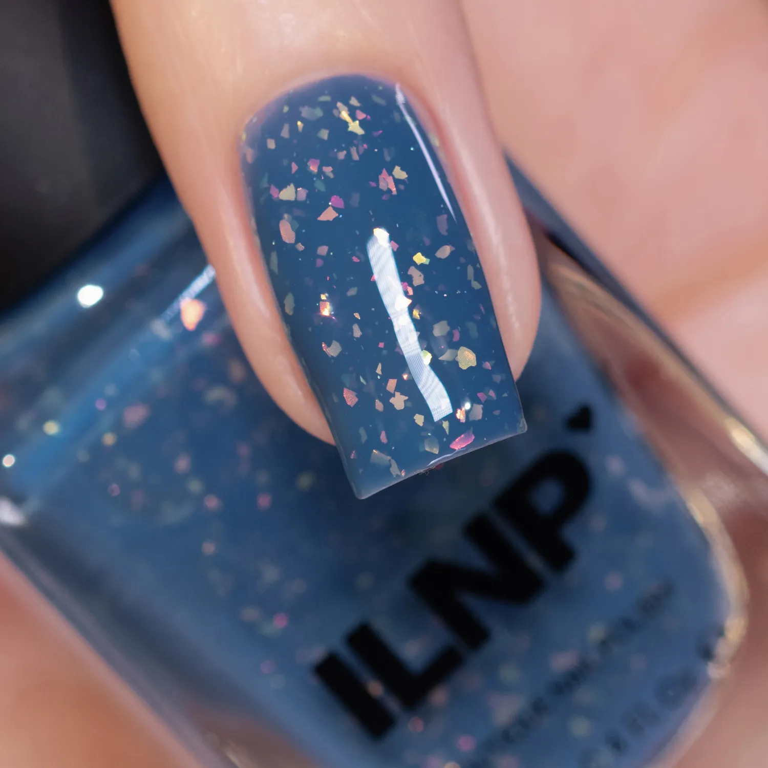 ILNP Jumping Puddles nagellack blå jelly flakies