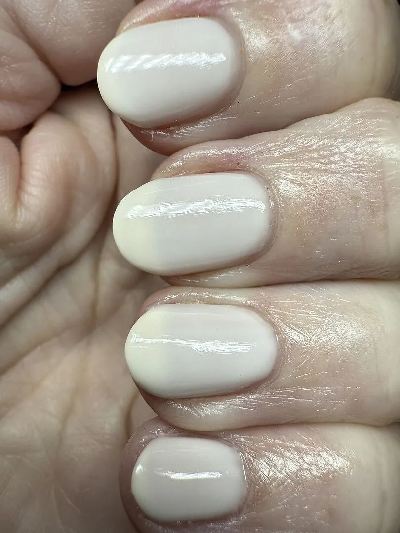 Cirque Colors Linen nagellack mjölkvitt sheer