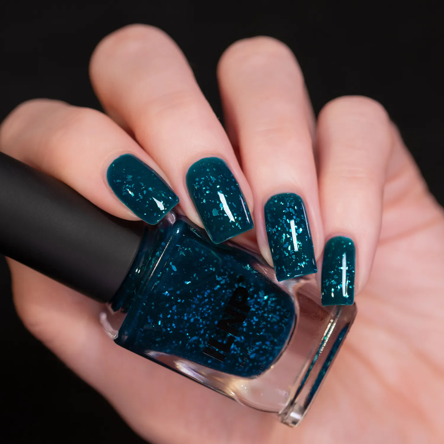 ILNP Opening Night Take A Bow nagellack deep teal flakie