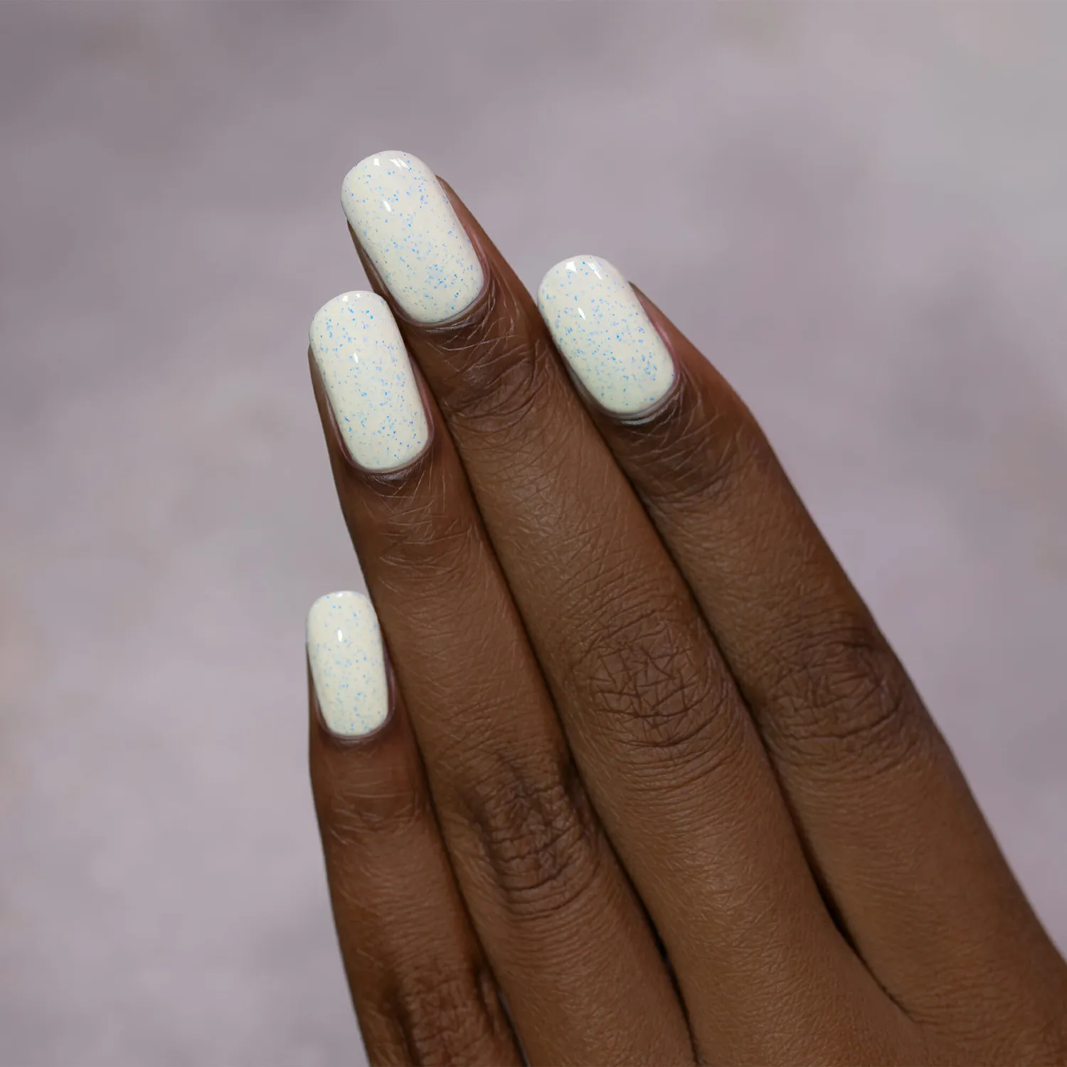 ILNP Courtyard Sundress nagellack beige blå flakes