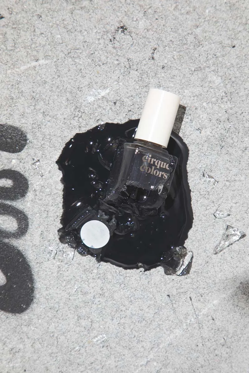 Cirque Colors NSFW Jelly nagellack svart transparent