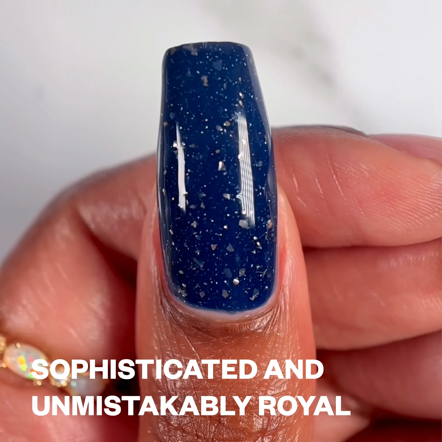 ILNP The Estate The Heir nagellack safirblå kopparflakes