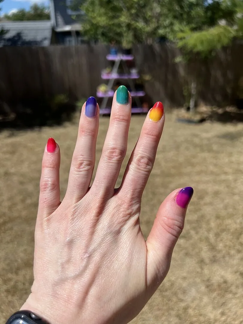 Cirque Colors Mushroom Kingdom nagellack termisk röd