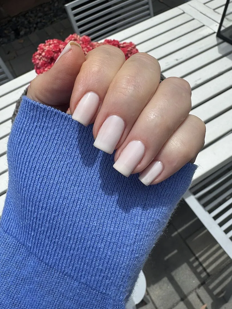 Cirque Colors Linen nagellack mjölkvitt sheer