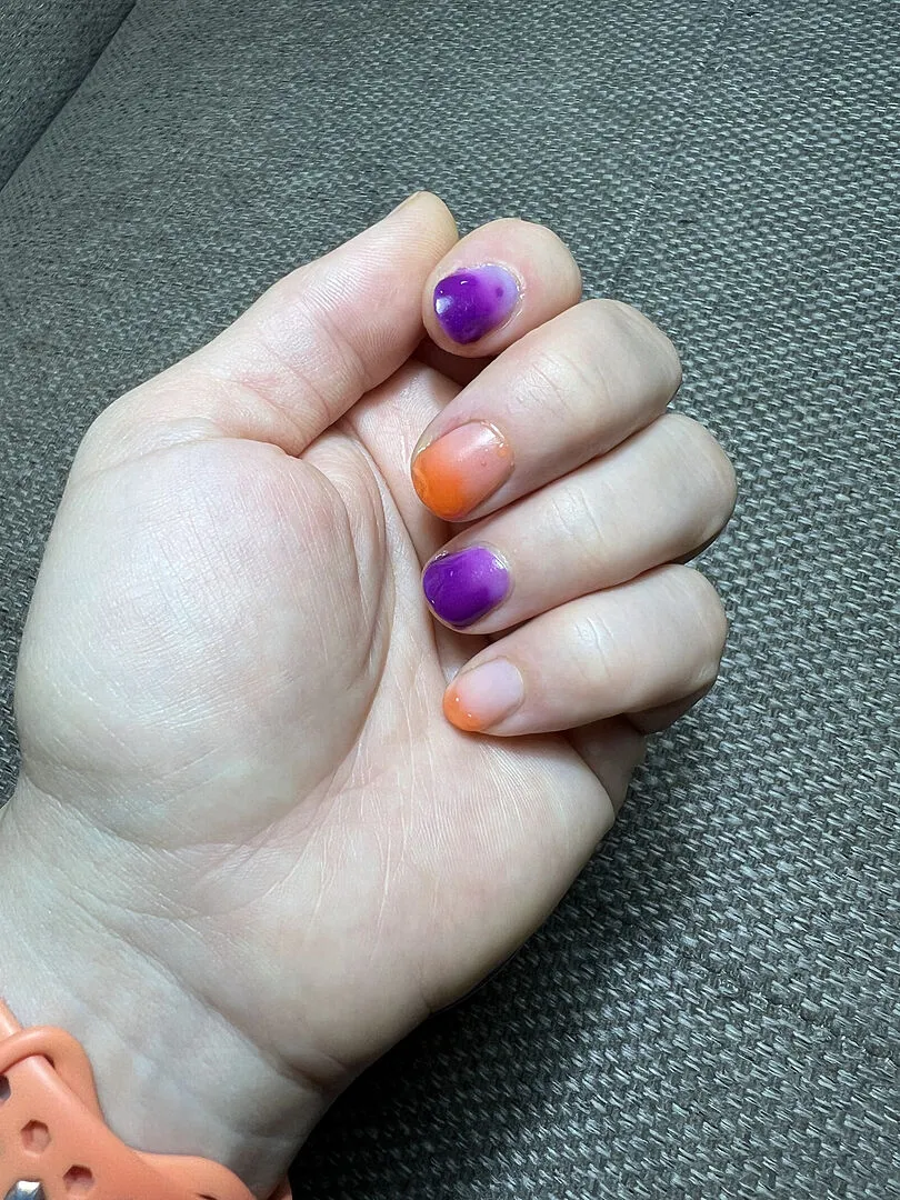 Cirque Colors Cast a Spell nagellack thermal holo