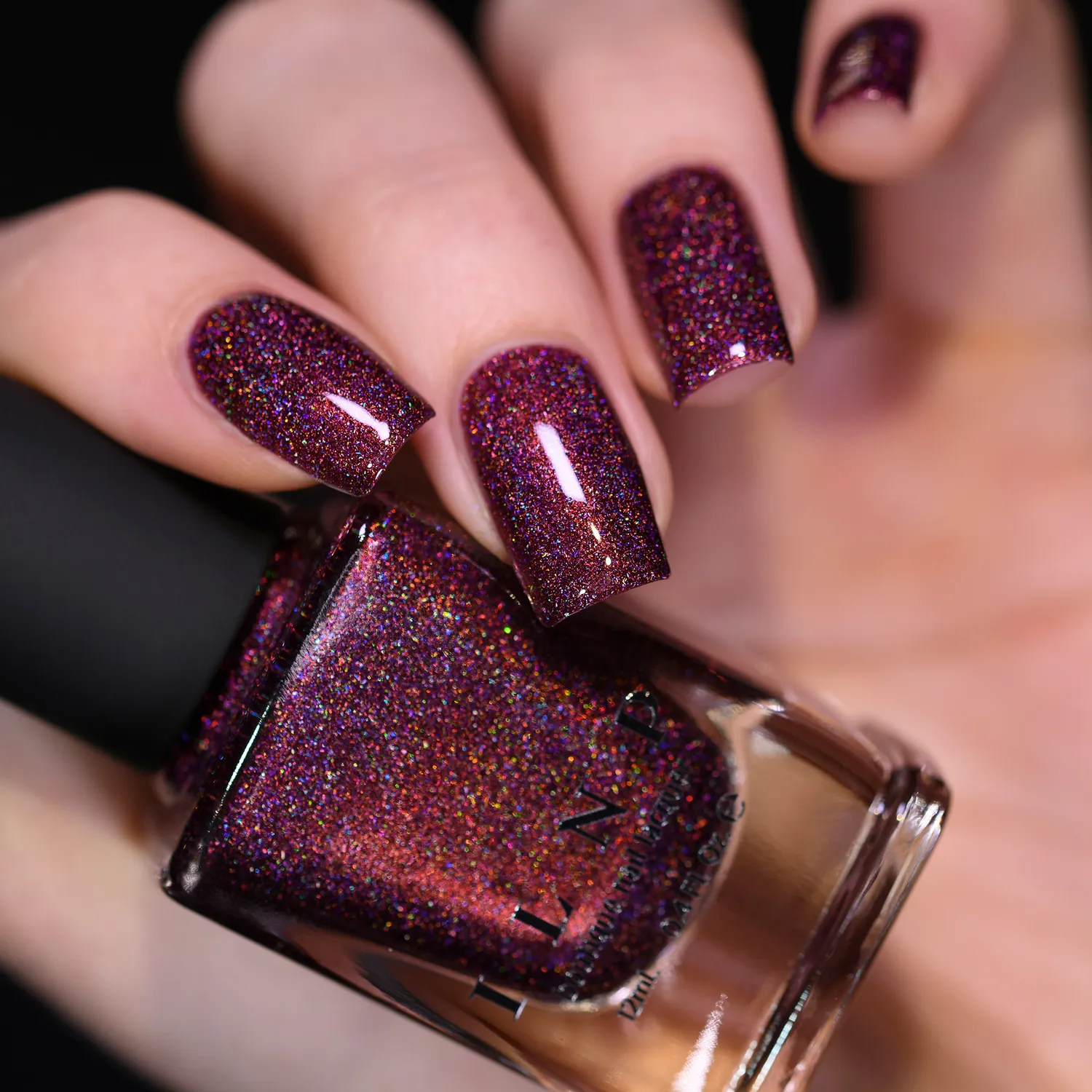 ILNP Manhattan Broadway nagellack vinrött holo