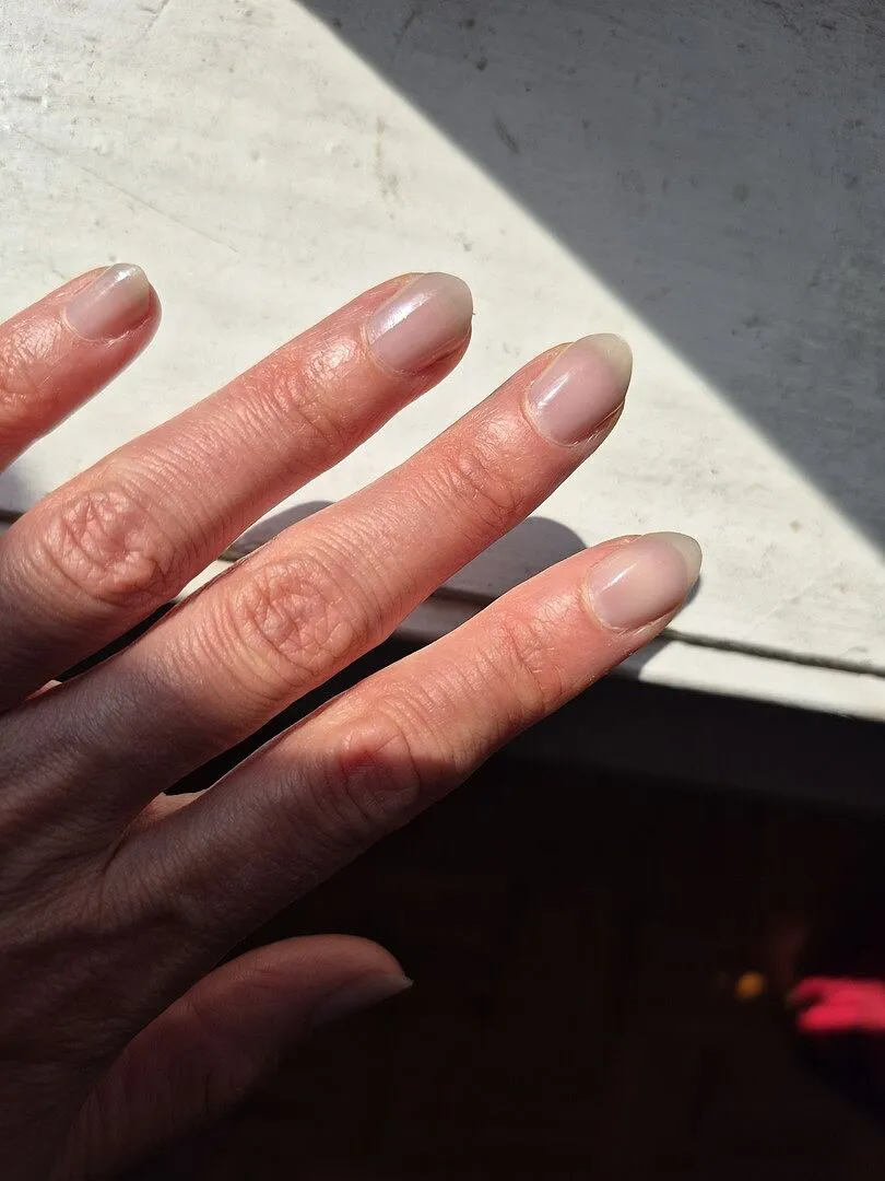 Cirque Colors Dove Jelly nagellack grå sheer