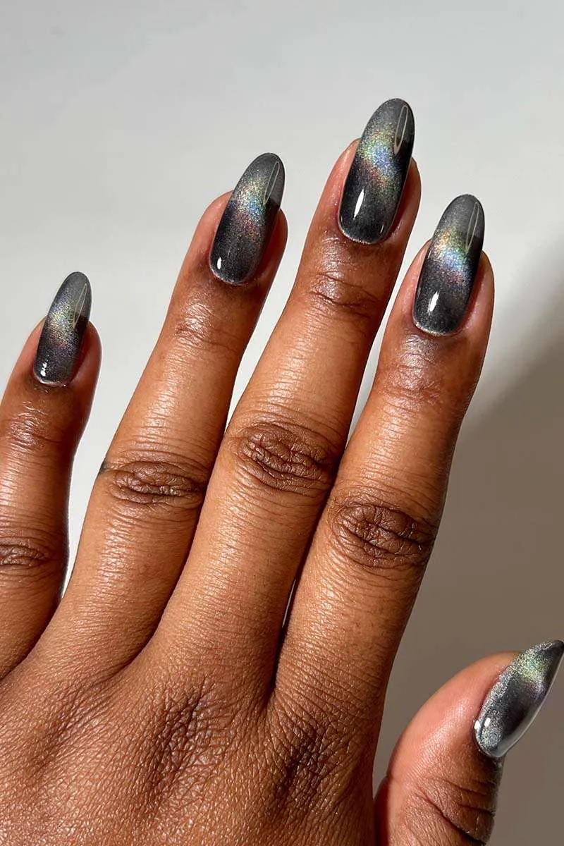 Cirque Colors Black Swan nagellack magnetisk svart