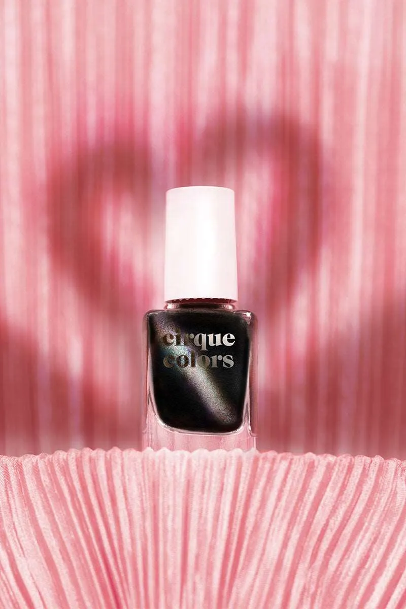 Cirque Colors Black Swan nagellack magnetisk svart