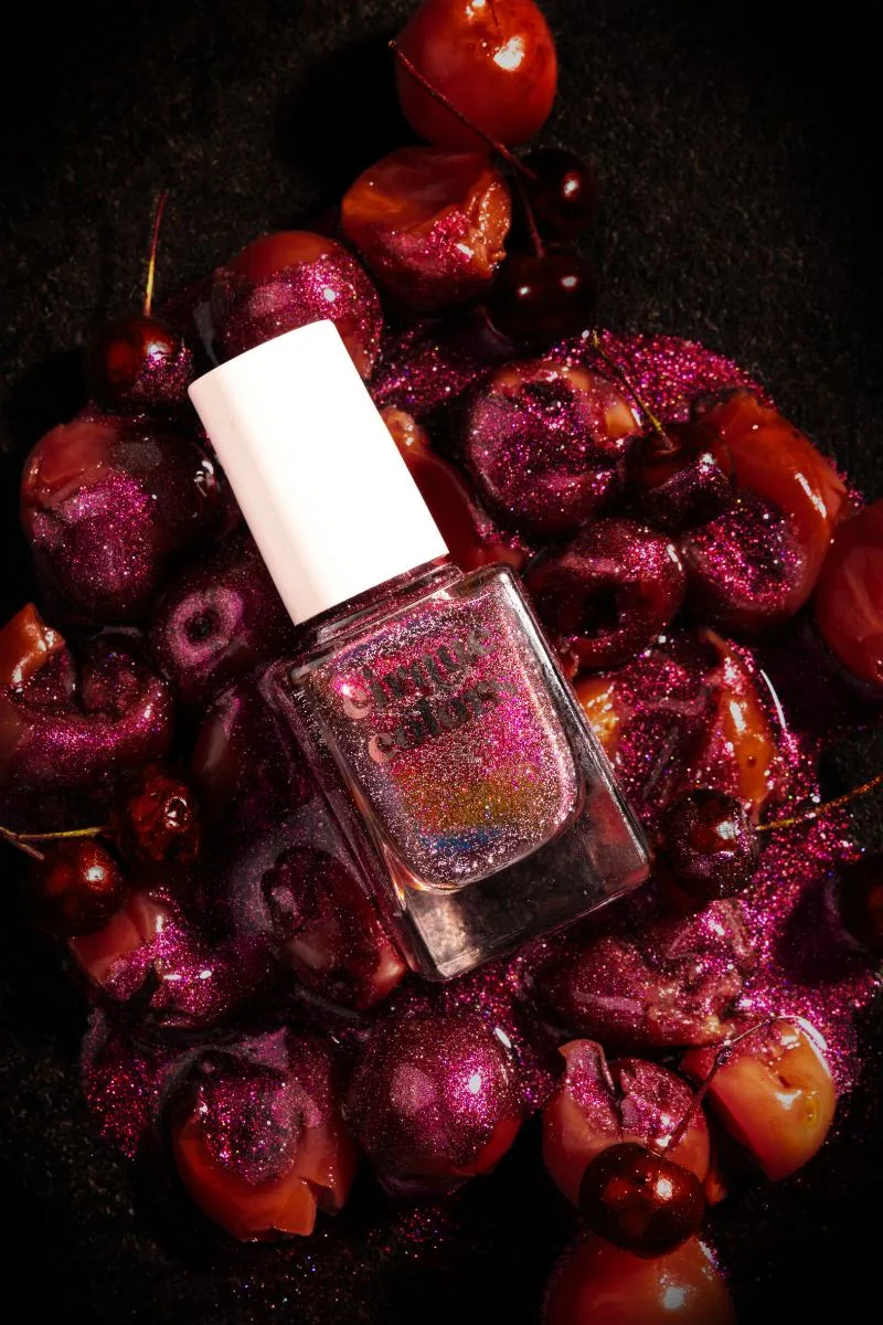 Cirque Colors La Rougeanne nagellack mörkrött shimmer