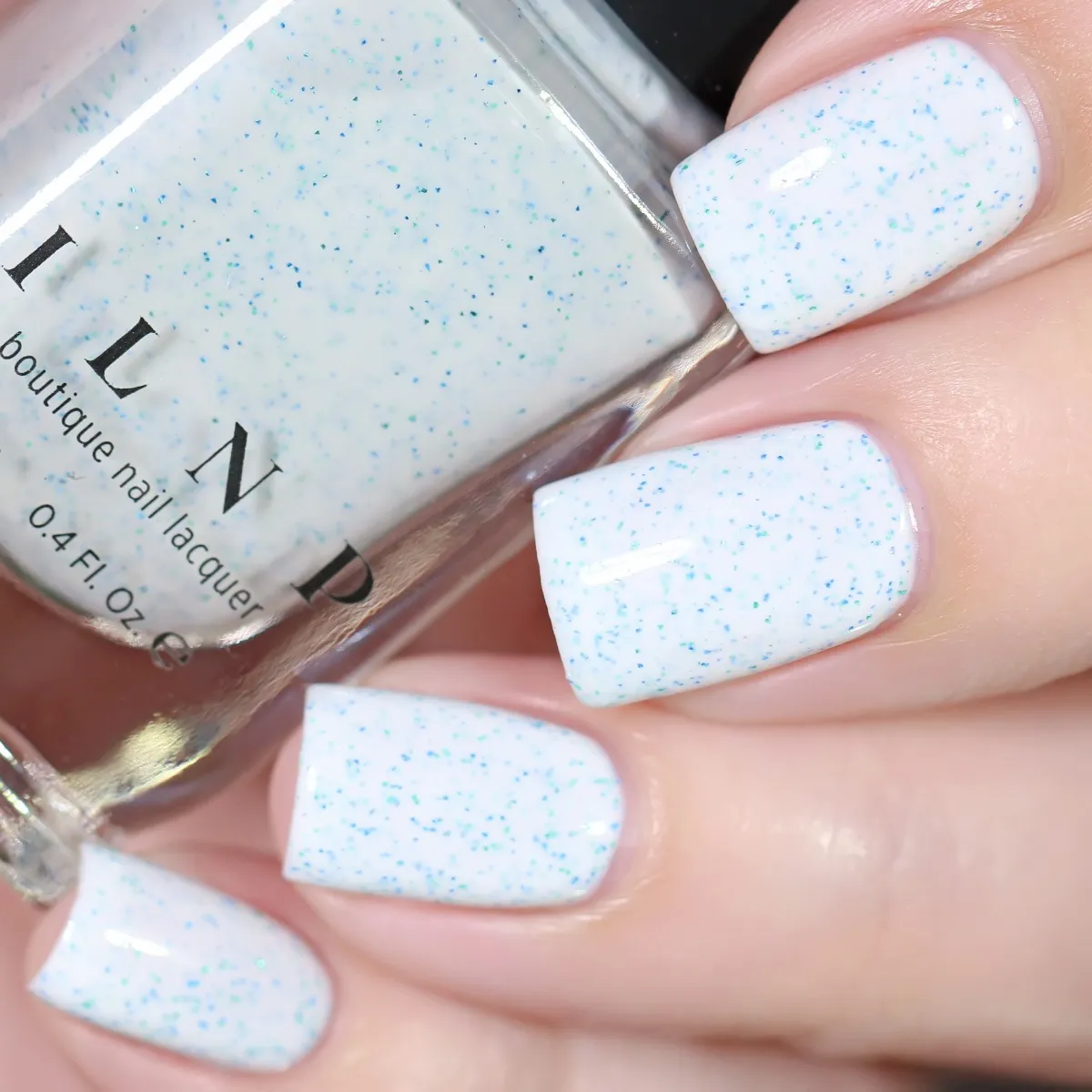ILNP Shaved Ice nagellack vitt prickigt