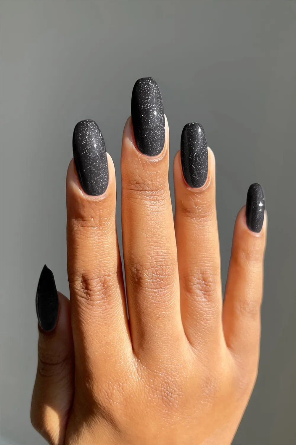 Cirque Colors Witching Hour nagellack termisk svart