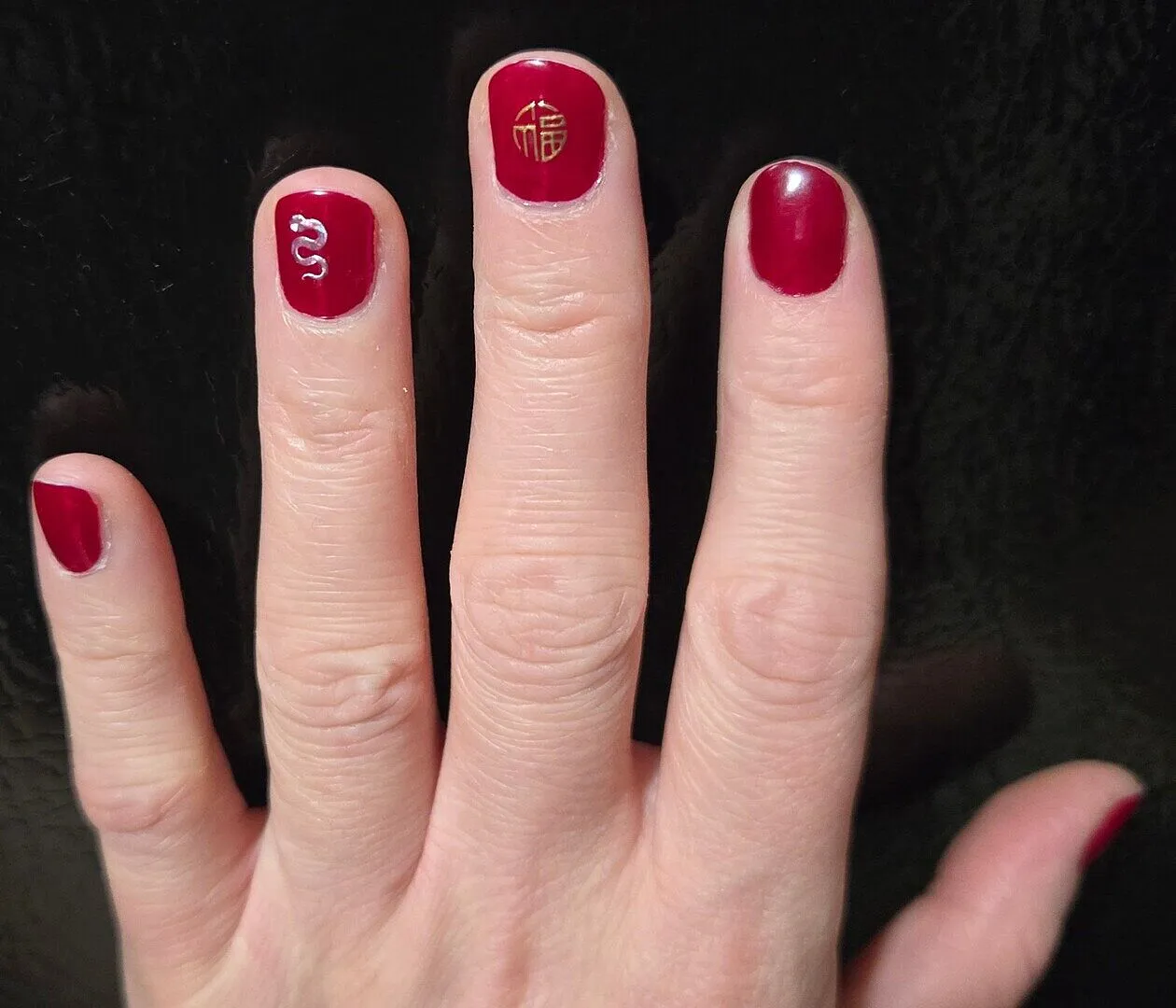 Cirque Colors Rouge Rockefeller nagellack crème vinröd