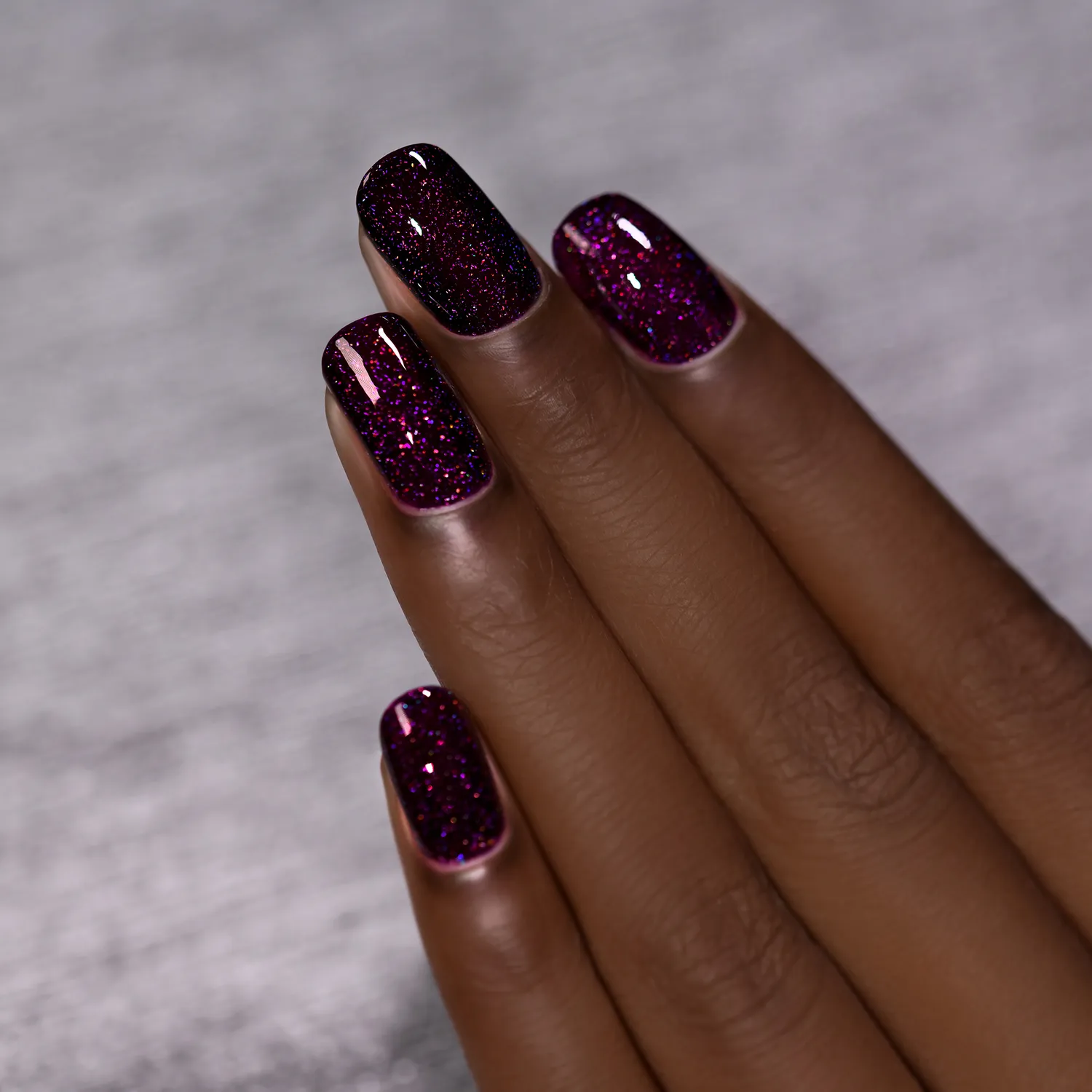 ILNP Madeline nagellack mörk bär holografisk