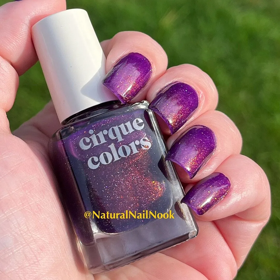 Cirque Colors Coronation nagellack lila skimmer
