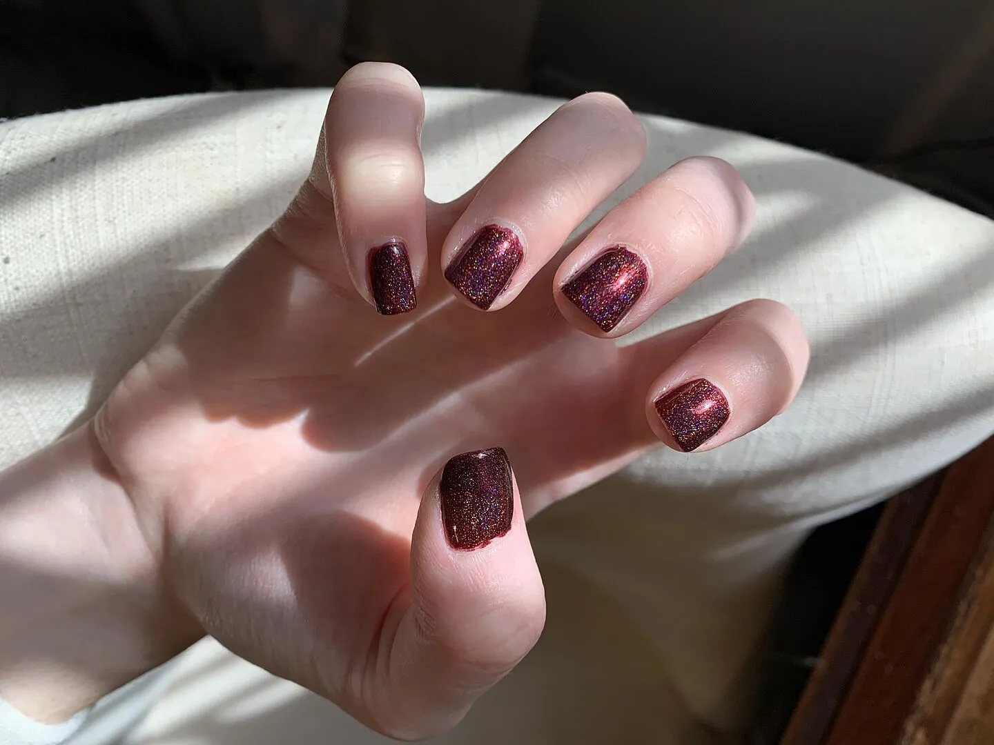 Cirque Colors Ambrosia nagellack holografisk röd