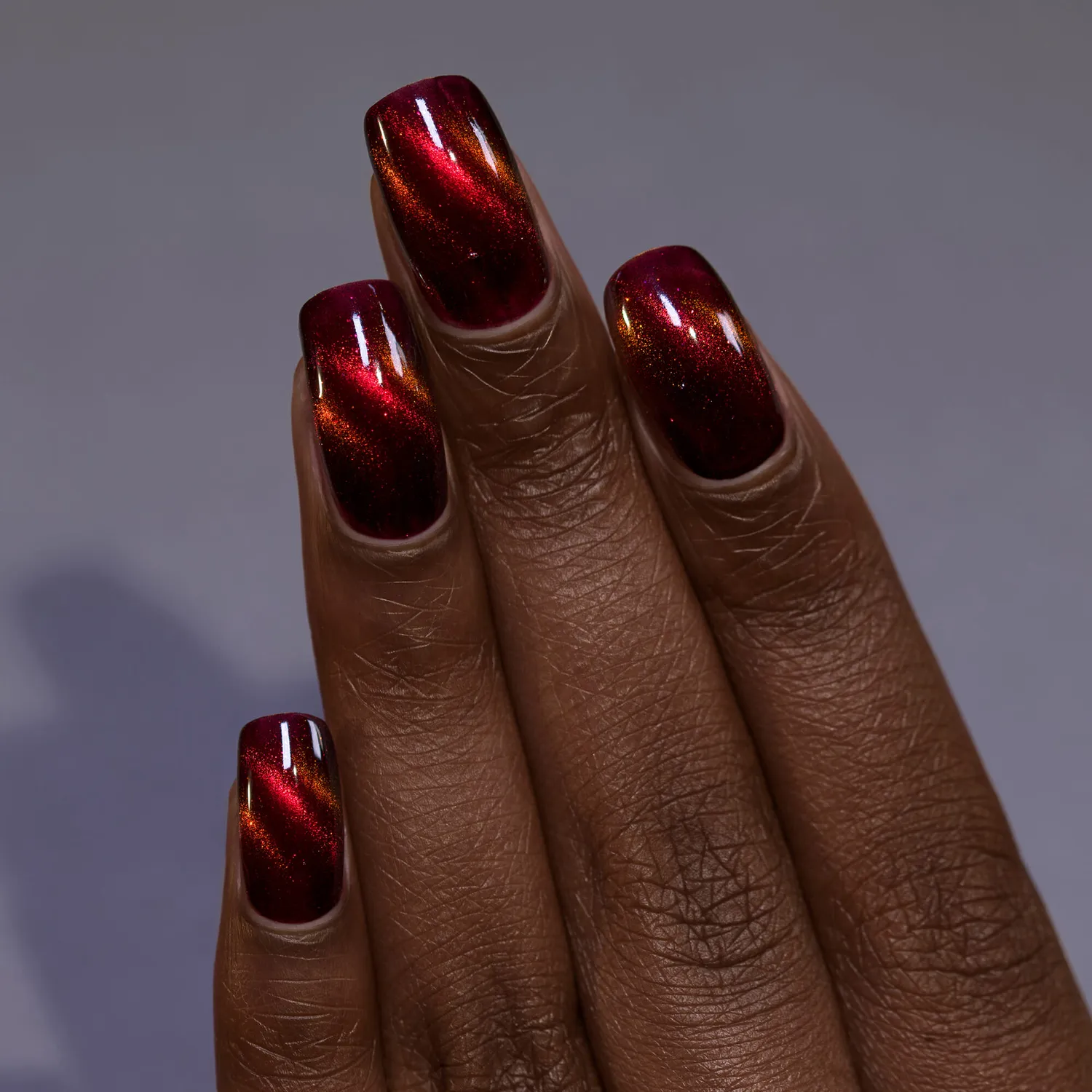 ILNP Trapped Poison nagellack magnetiskt blodrött