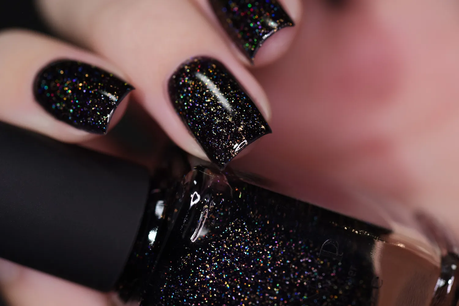 ILNP Silhouette nagellack svart guld holografisk