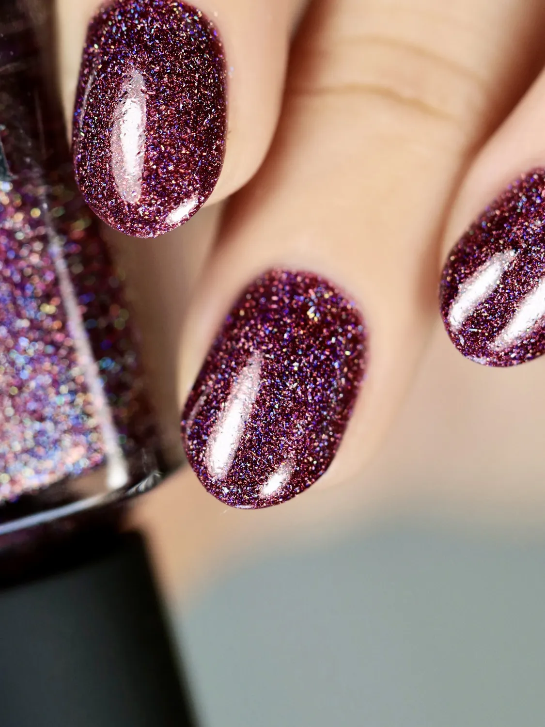 ILNP Manhattan Broadway nagellack vinrött holo
