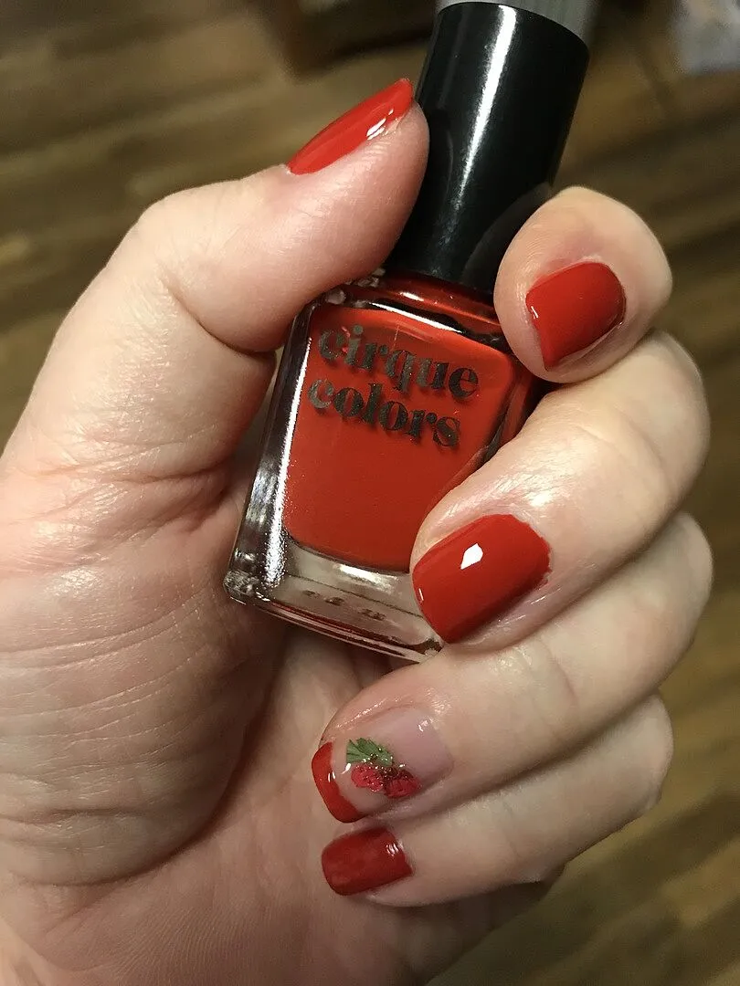 Cirque Colors Toadstool nagellack eldröd crème