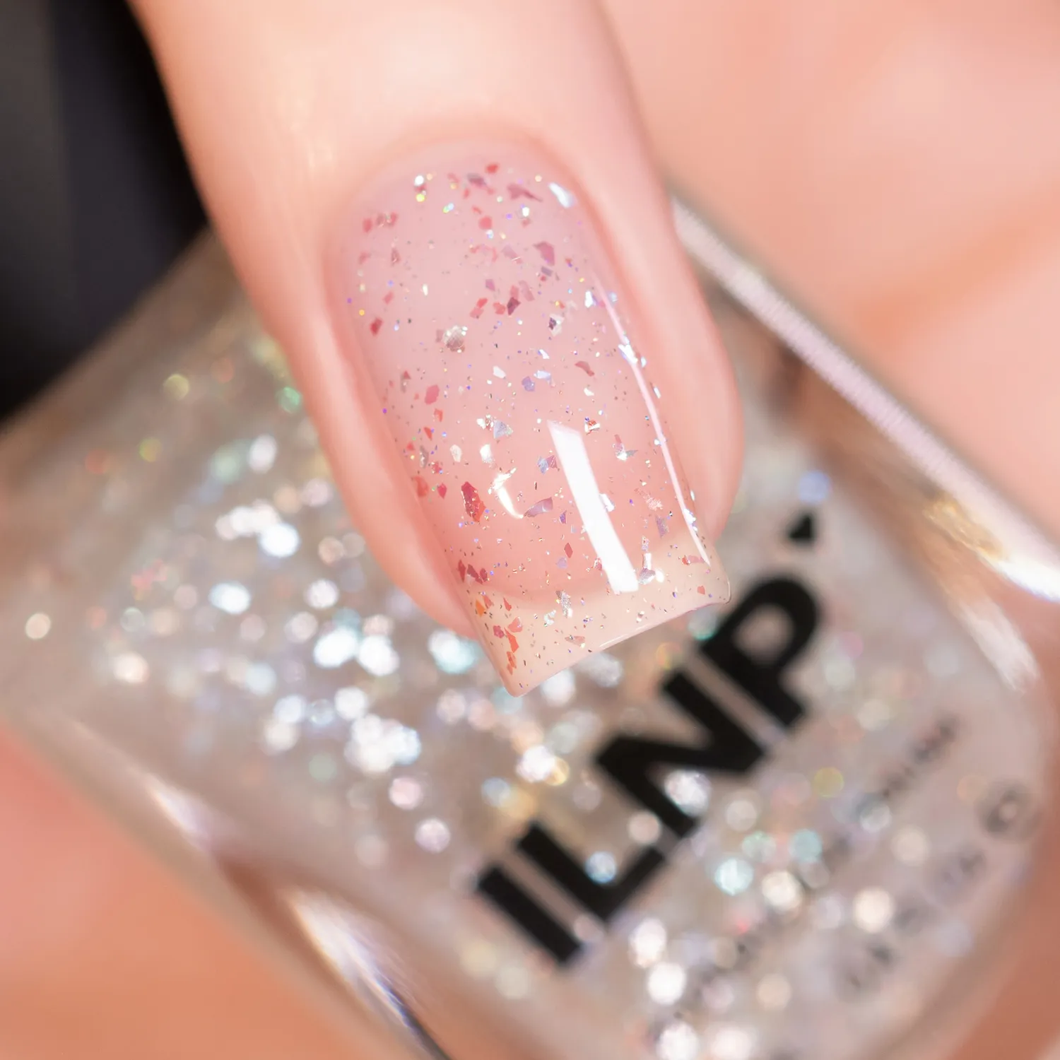 ILNP Spotlight nagellack topper flakes skimrande