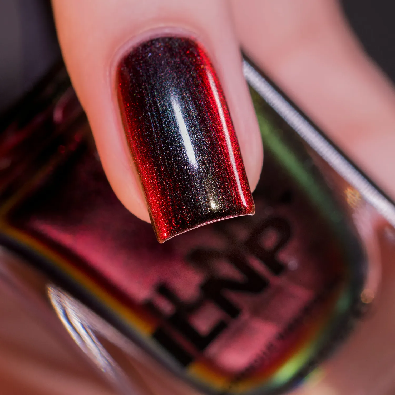 ILNP Eclipse Ultra Chrome nagellack svart med rött skifte