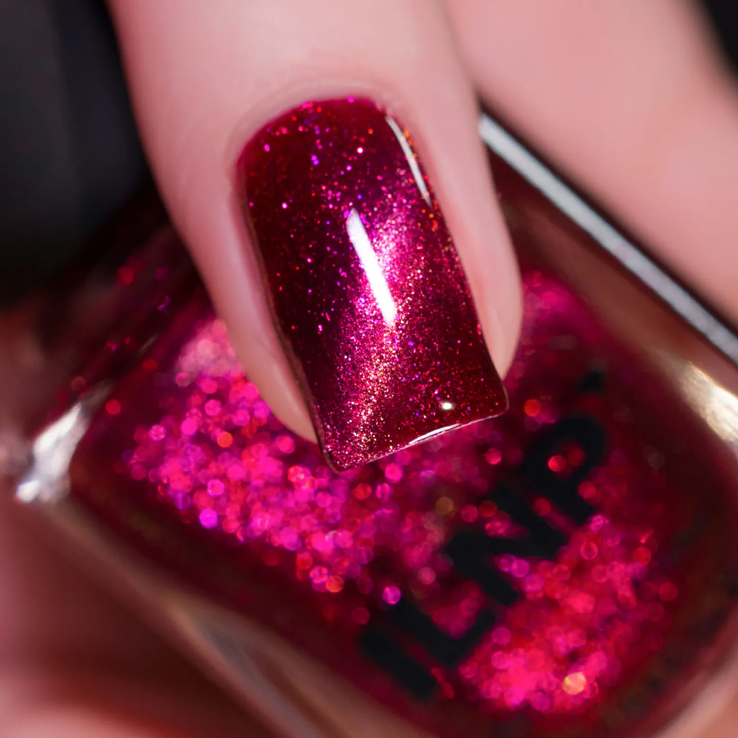 ILNP Be Mine nagellack magnetisk hallonröd