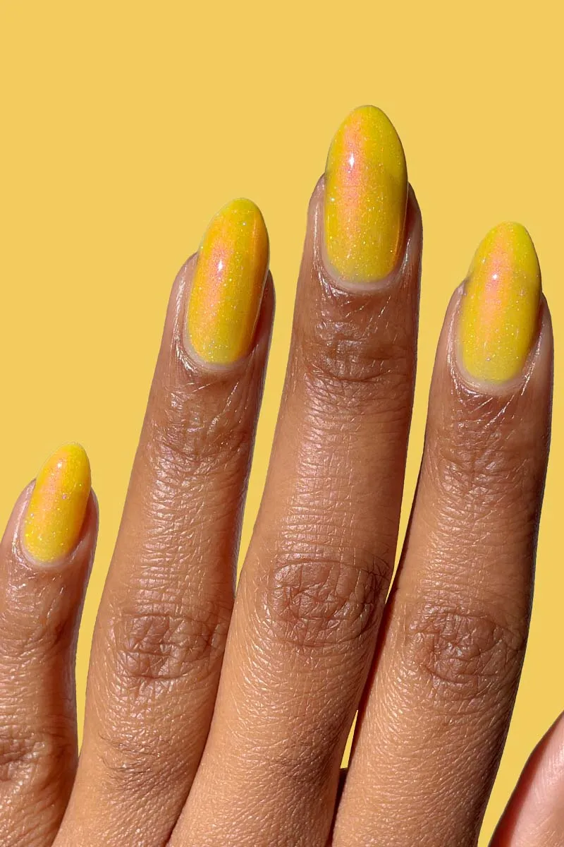 Cirque Colors Shaka nagellack gult rödguldgrönt skimmer