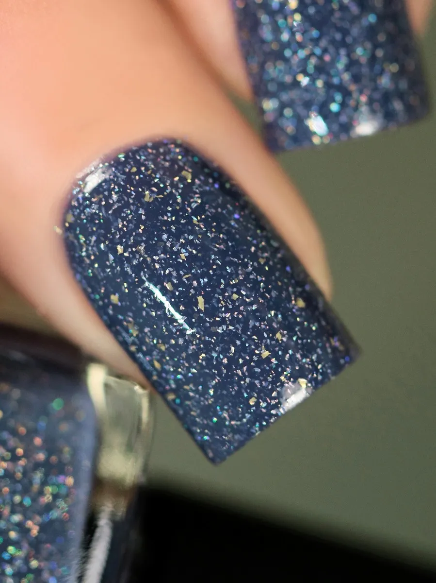 ILNP Better Days nagellack midnattsblått holografiskt