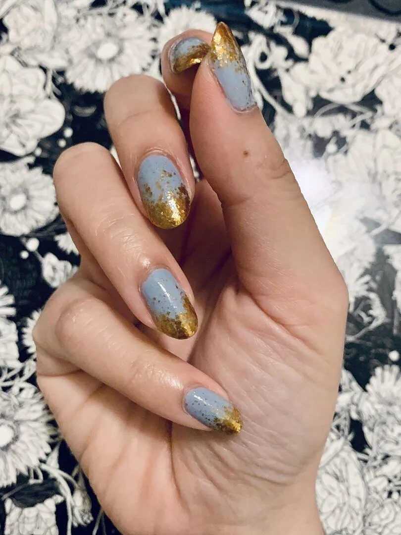Cirque Colors Storm King nagellack ljusblågrå kräm