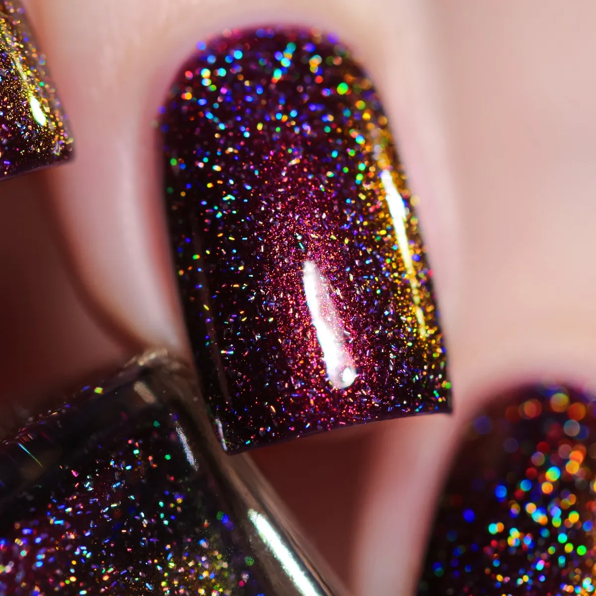 ILNP Bardot nagellack mahognyröd holografisk