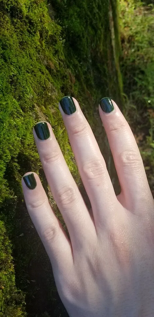 Cirque Colors McKittrick nagellack mörkgrön crème