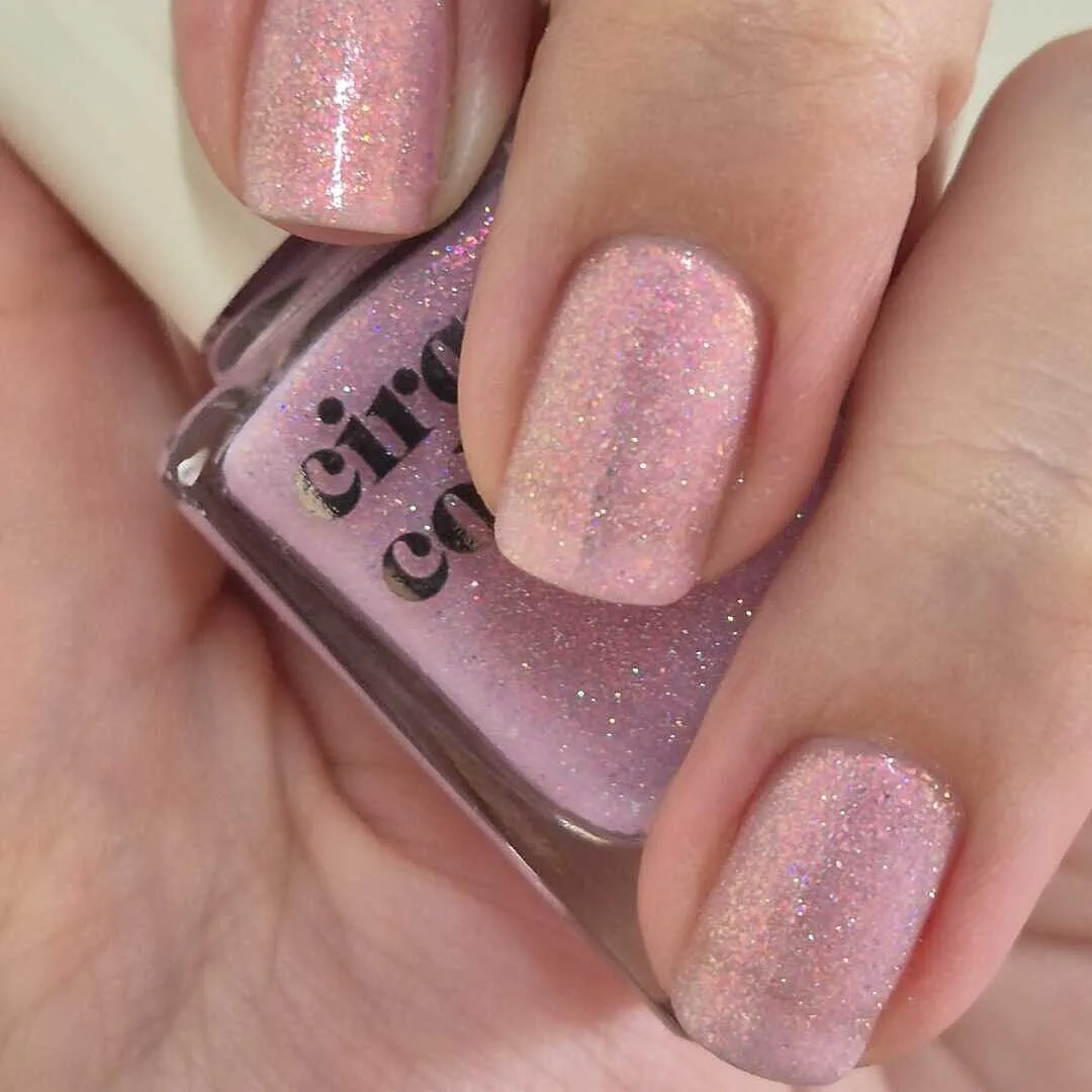 Cirque Colors Marionette nagellack pastellrosa holografisk