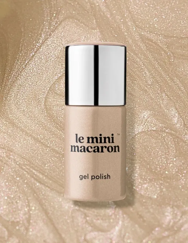 Le Mini Macaron Golden Elixir gellack guld skimrande