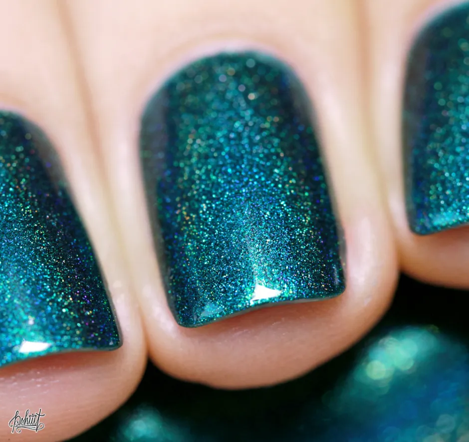 ILNP Fall Semester nagellack mörk teal holo