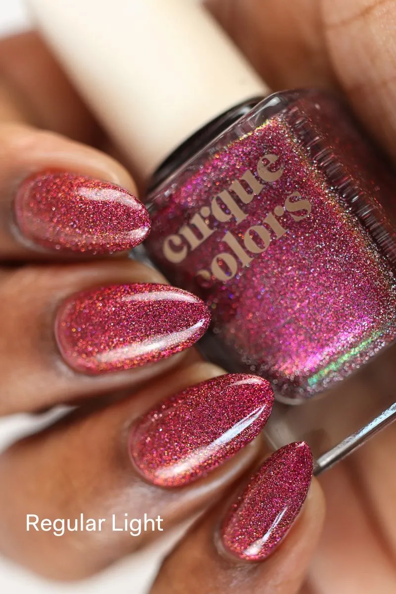 Cirque Colors La Rougeanne nagellack mörkrött shimmer