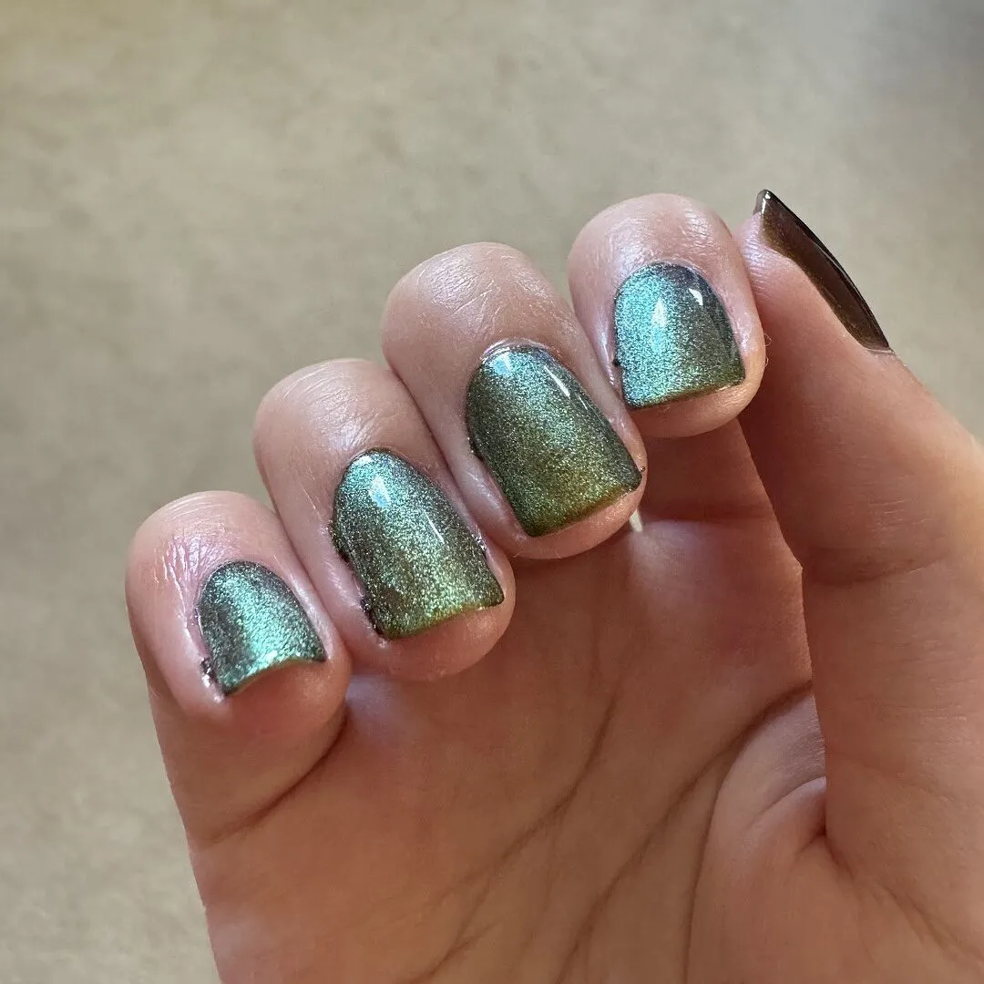 Cirque Colors Delusions of Grandeur nagellack magnetisk röd