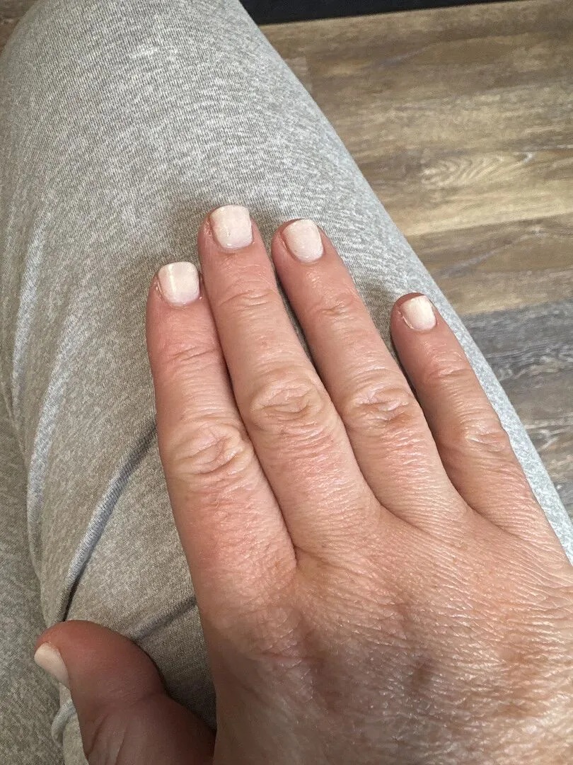 Cirque Colors Milk Glass nagellack off-white crelly