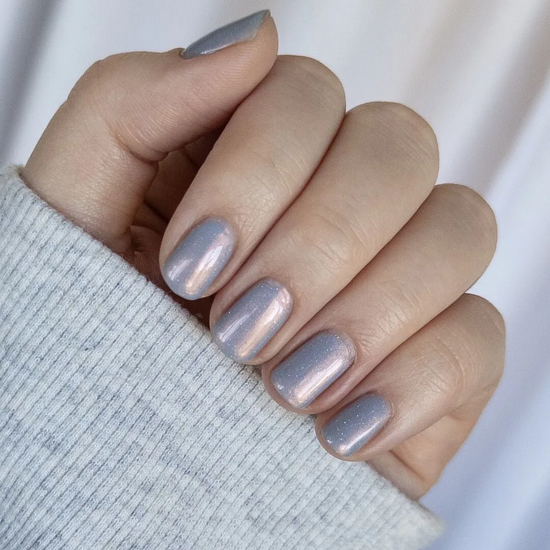 Cirque Colors Hygge nagellack sheer ljusblå kopparskimmer