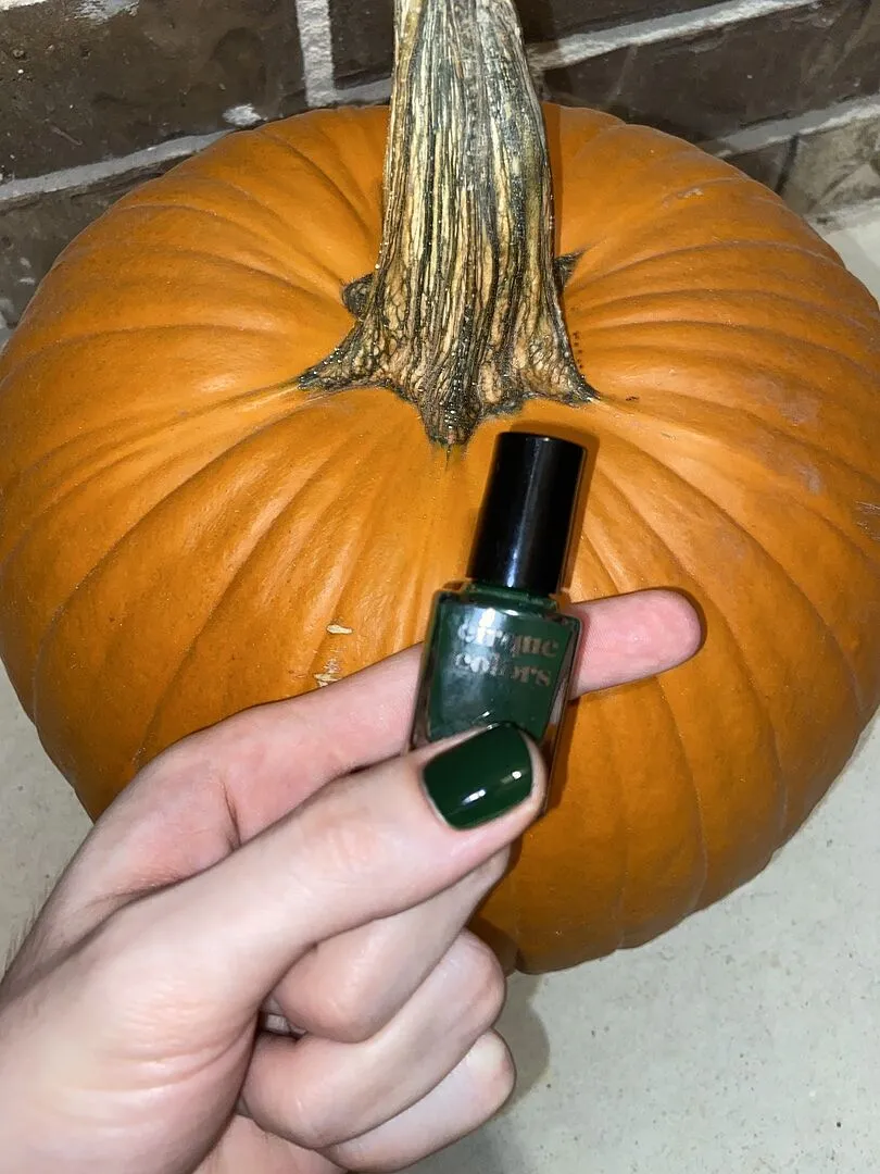 Cirque Colors McKittrick nagellack mörkgrön crème
