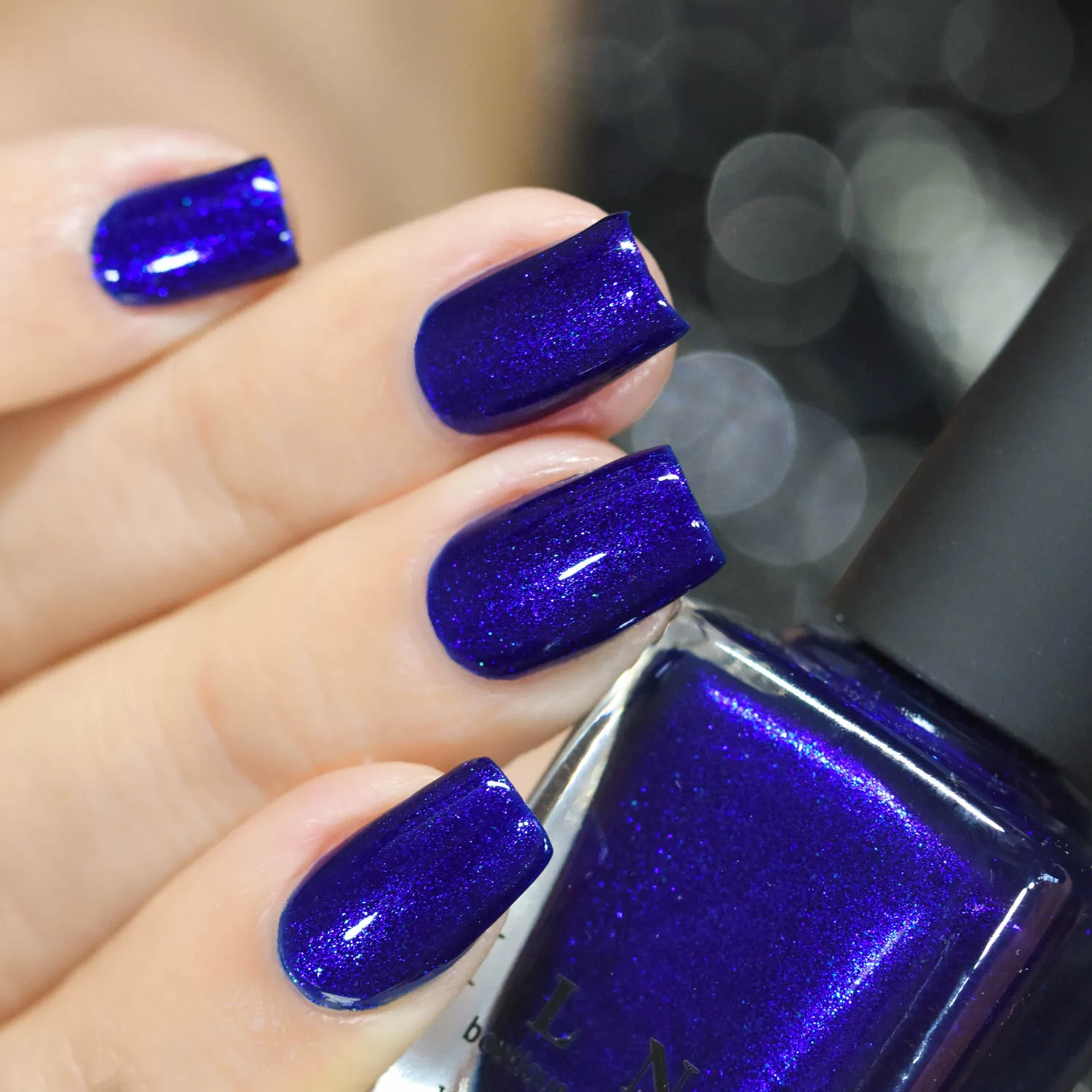 ILNP Midnight Kiss nagellack koboltblå shimmer