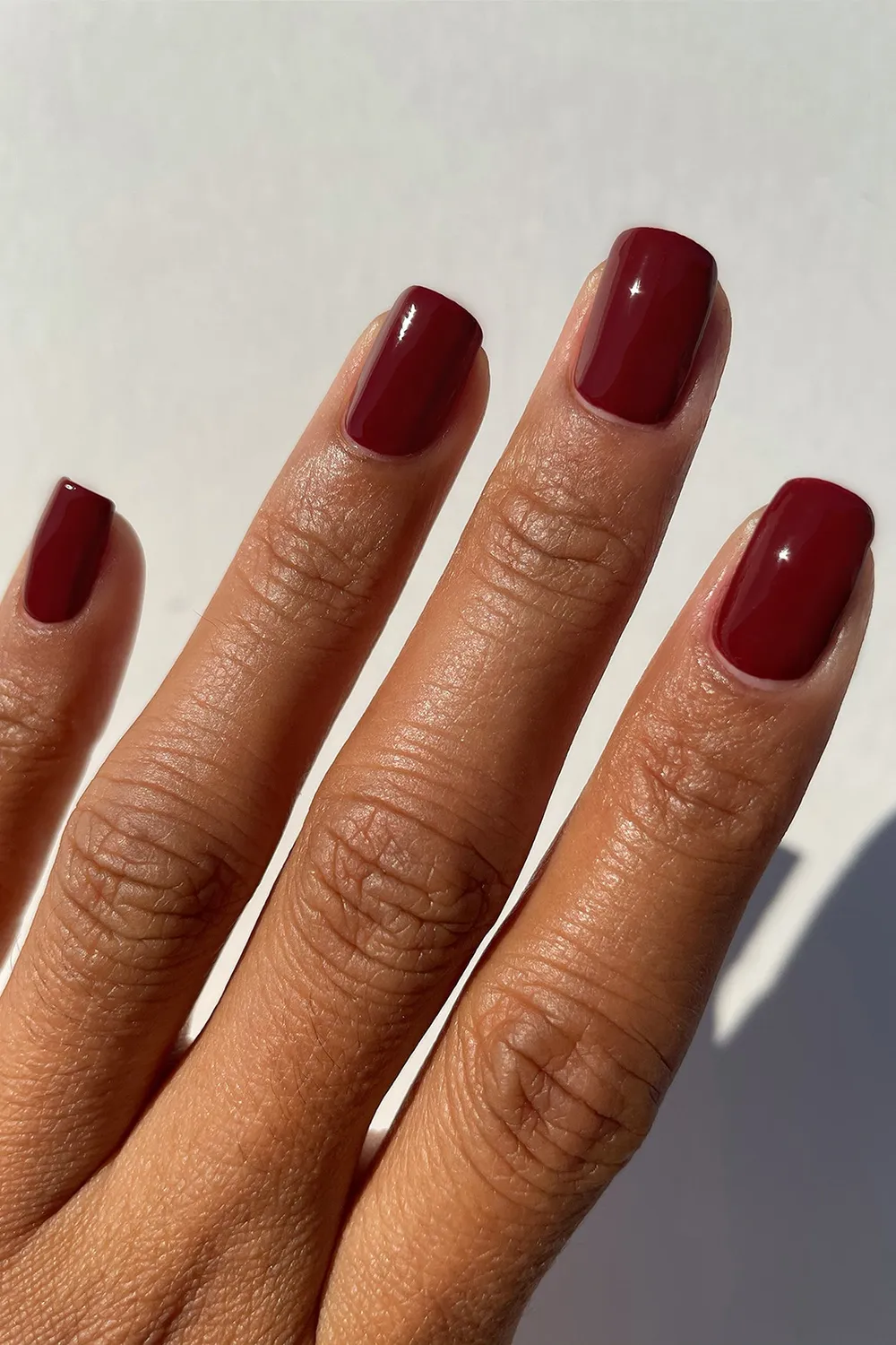 Cirque Colors Rouge Rockefeller nagellack crème vinröd