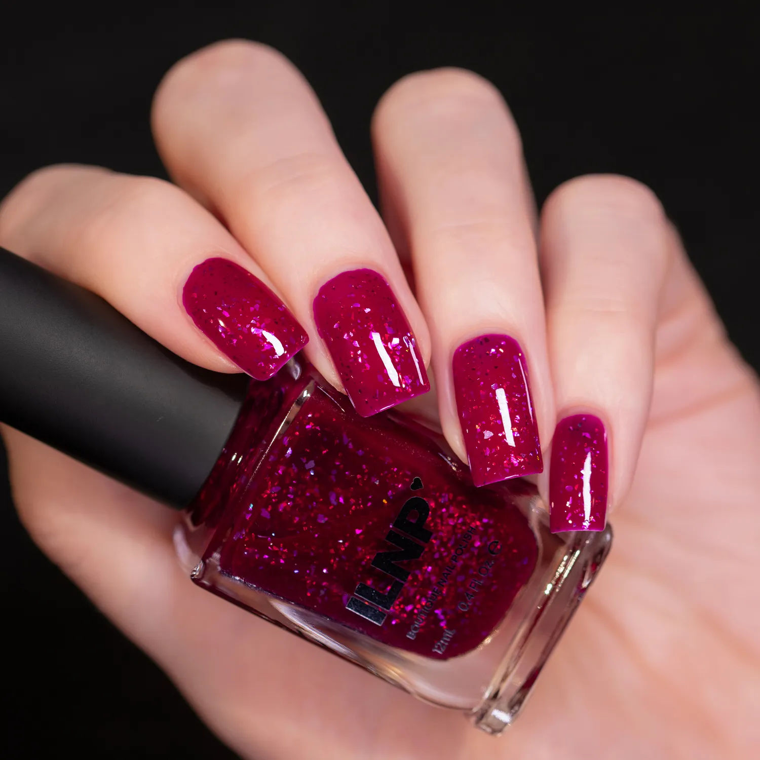 ILNP Curtain Call nagellack magenta flakie
