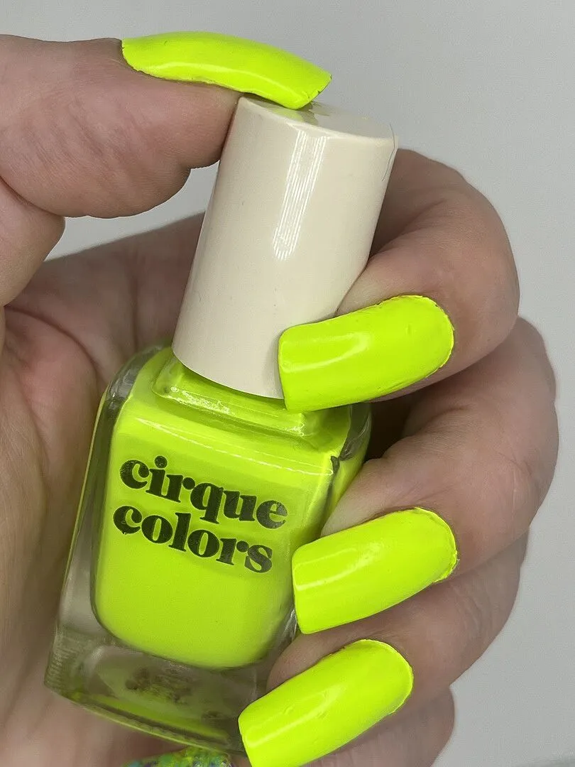 Cirque Colors Electric Daisy nagellack neon gul