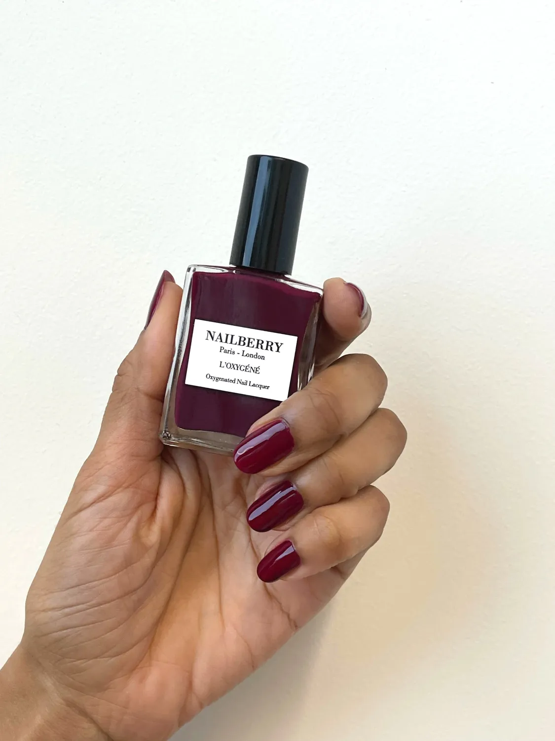 Nailberry No Regrets nagellack 14 ml mörkröd