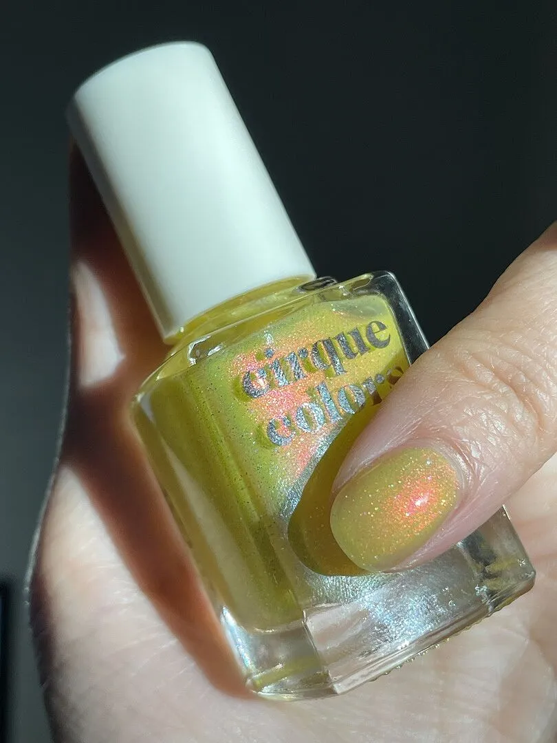 Cirque Colors Shaka nagellack gult rödguldgrönt skimmer