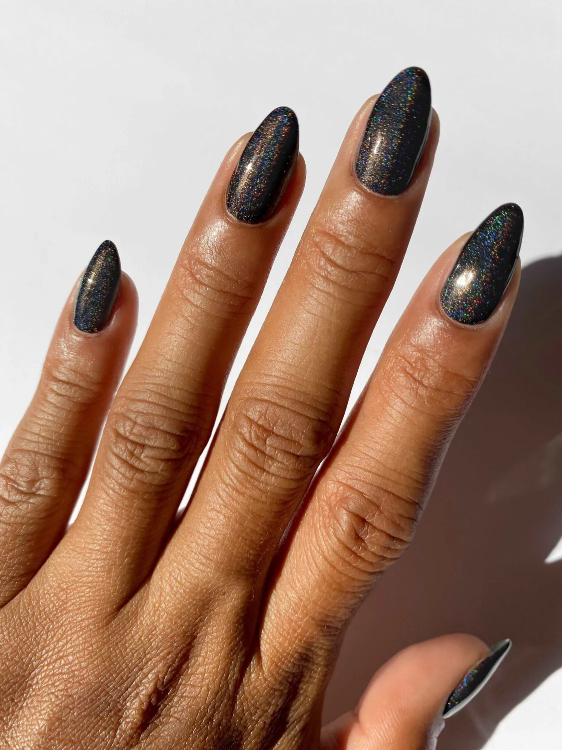 Cirque Colors Alter Ego nagellack svart holo