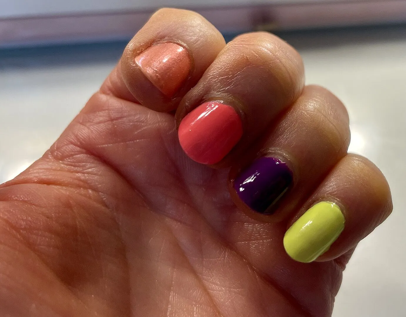Cirque Drama Queen nagellack neon lila-magenta