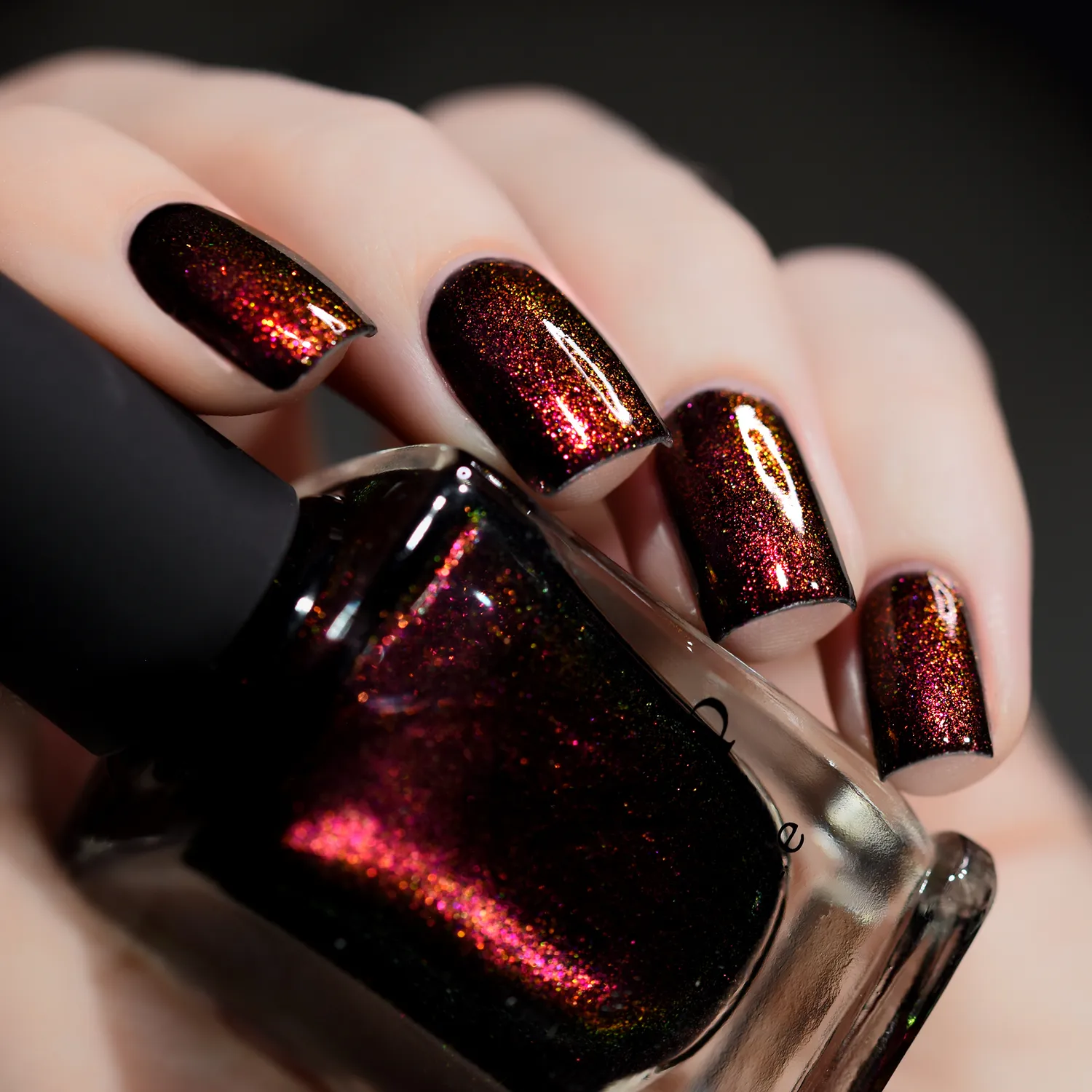 ILNP Lights Out nagellack svart shimmer