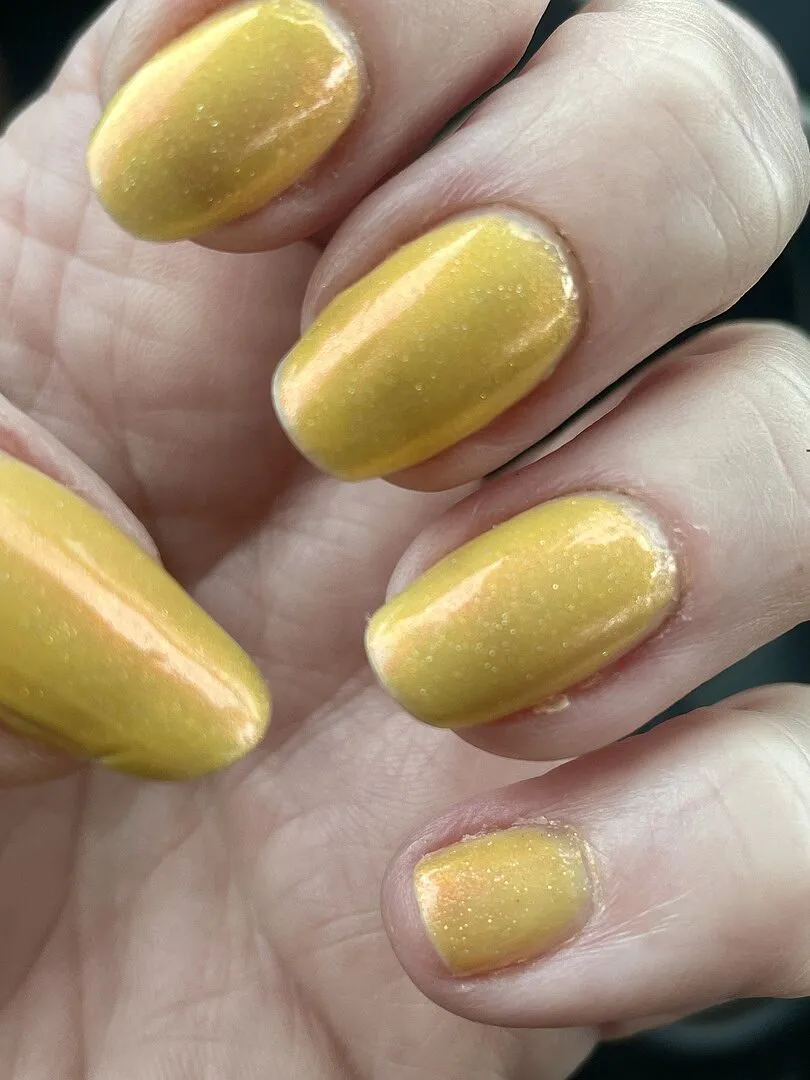 Cirque Colors Shaka nagellack gult rödguldgrönt skimmer